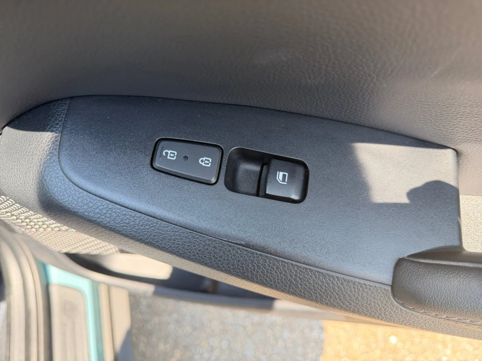 Used 2024 Pluton Blue/Black Roof Kia S image 33