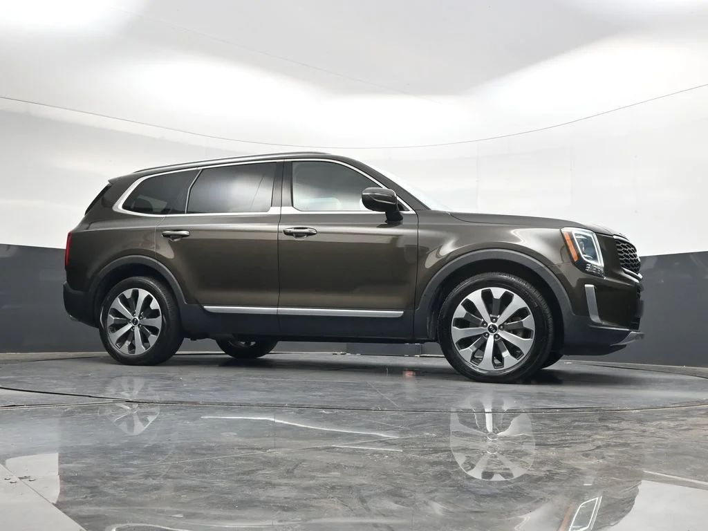 Used 2021 Green Kia S image 41