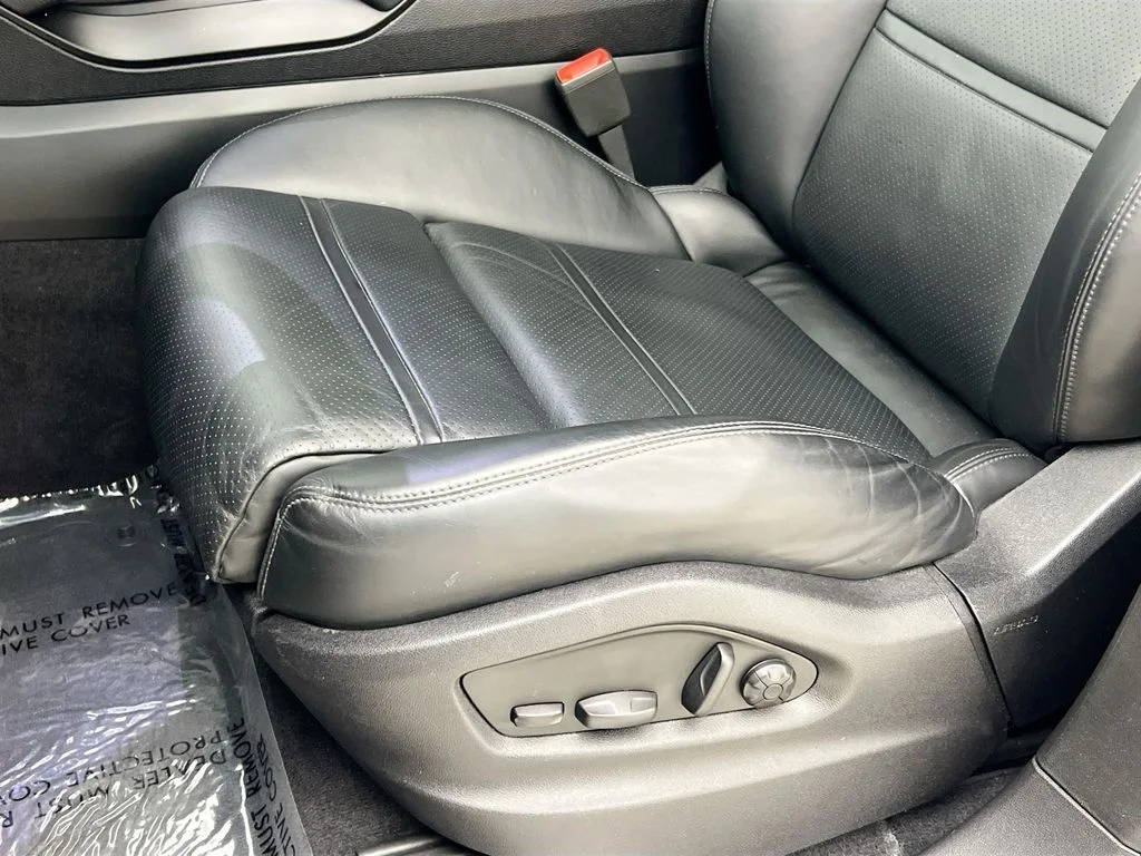 Used 2023  Porsche Base image 20
