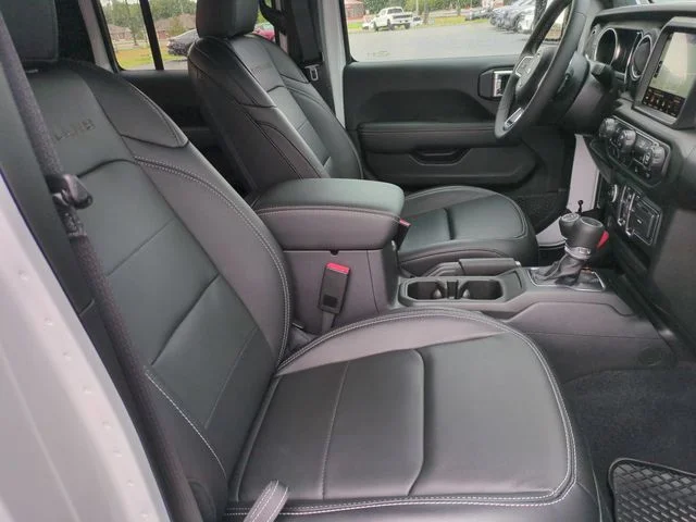 Used 2023 White Jeep Overland image 34