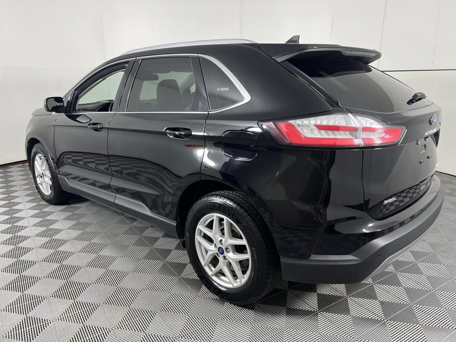 Used 2022 Agate Black Ford SEL image 8