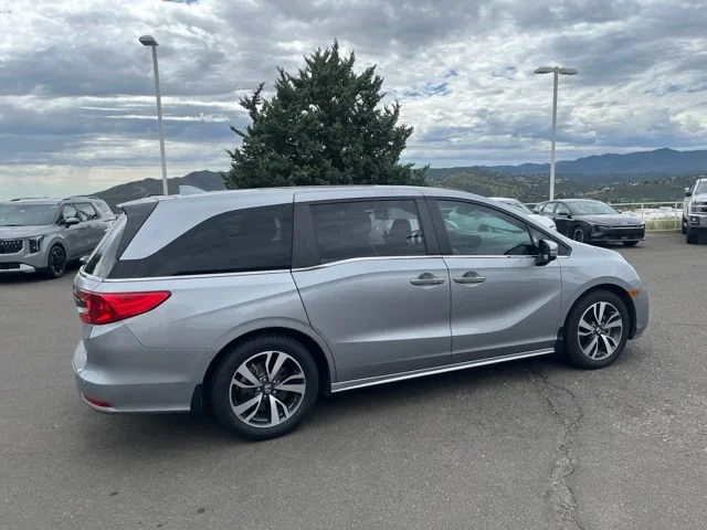 Used 2021 Lunar Silver Metallic Honda Touring image 7