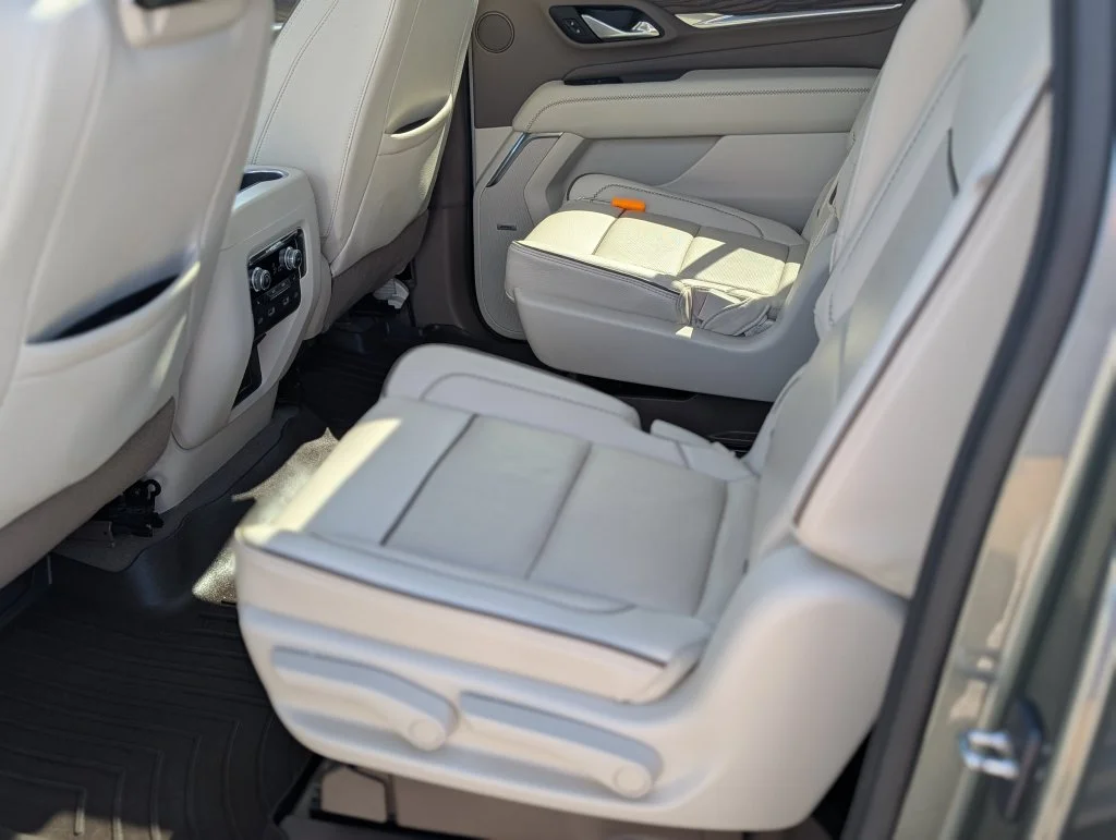 Used 2023 Green GMC Denali image 33