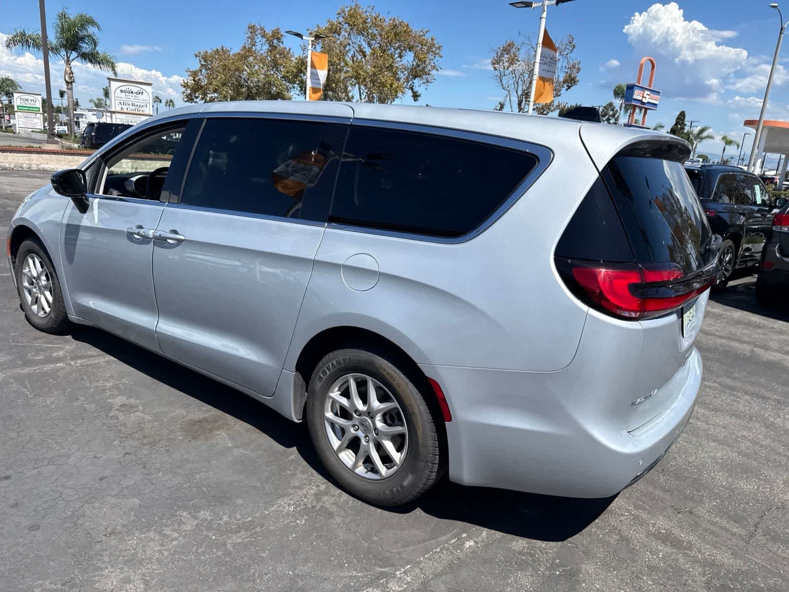 Used 2024 Silver Mist Clearcoat Chrysler Touring L image 20