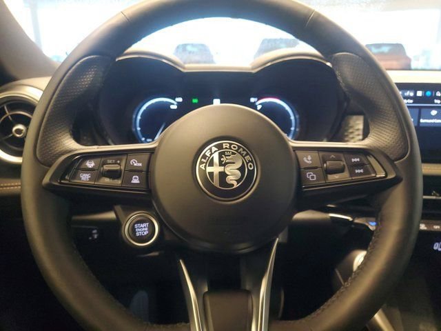 Used 2025 Milano White Alfa Romeo Base image 23