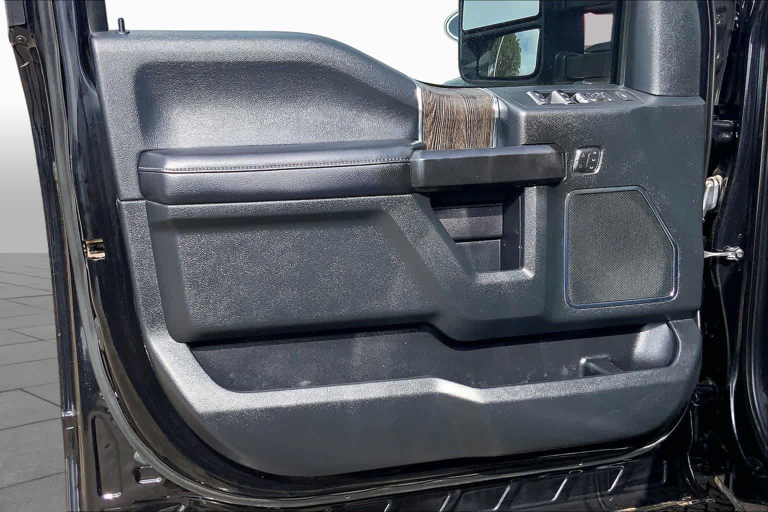 Used 2021 Agate Black Metallic Ford LARIAT image 22