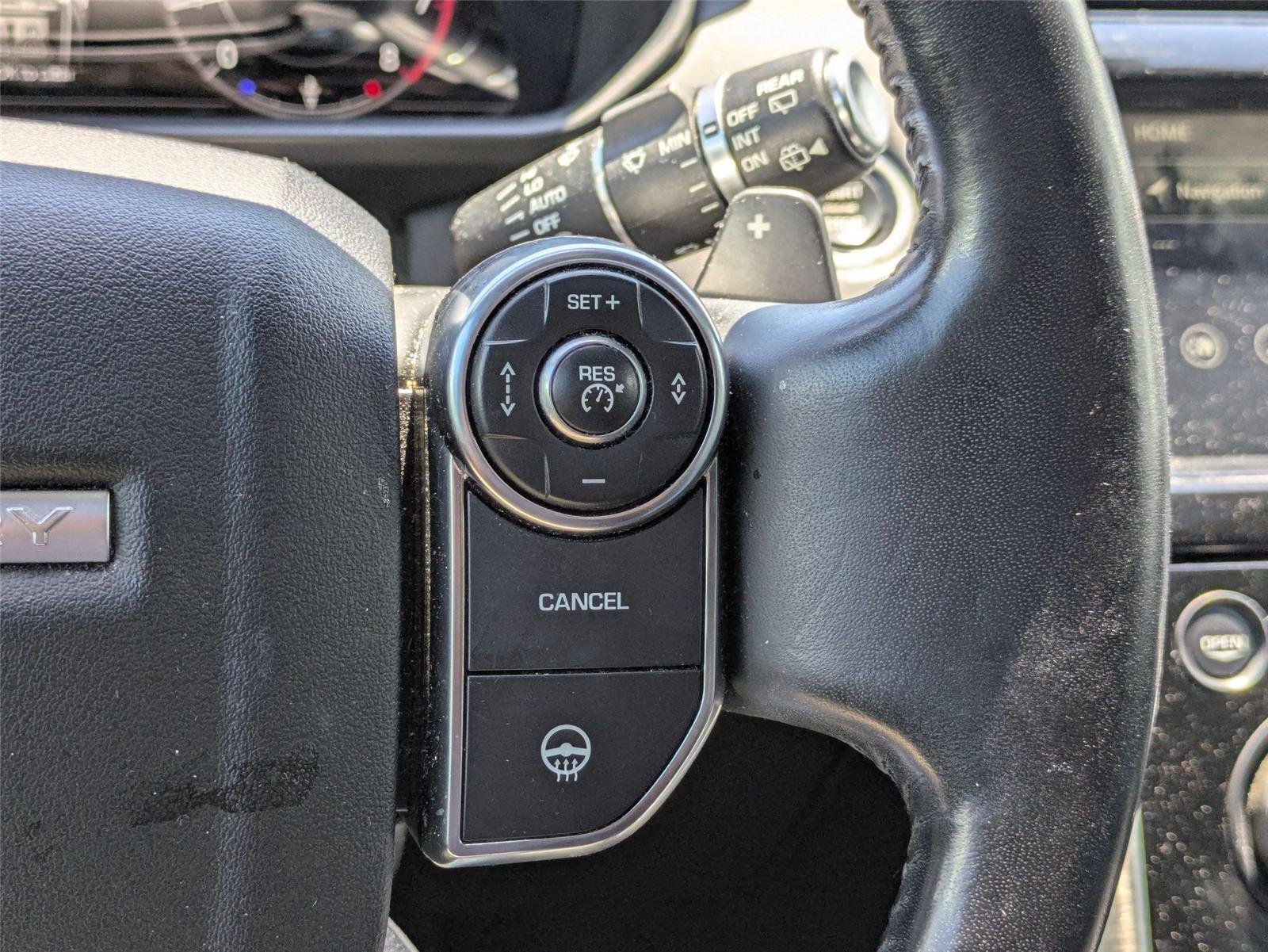 Used 2018 Fuji White Land Rover HSE Luxury image 23