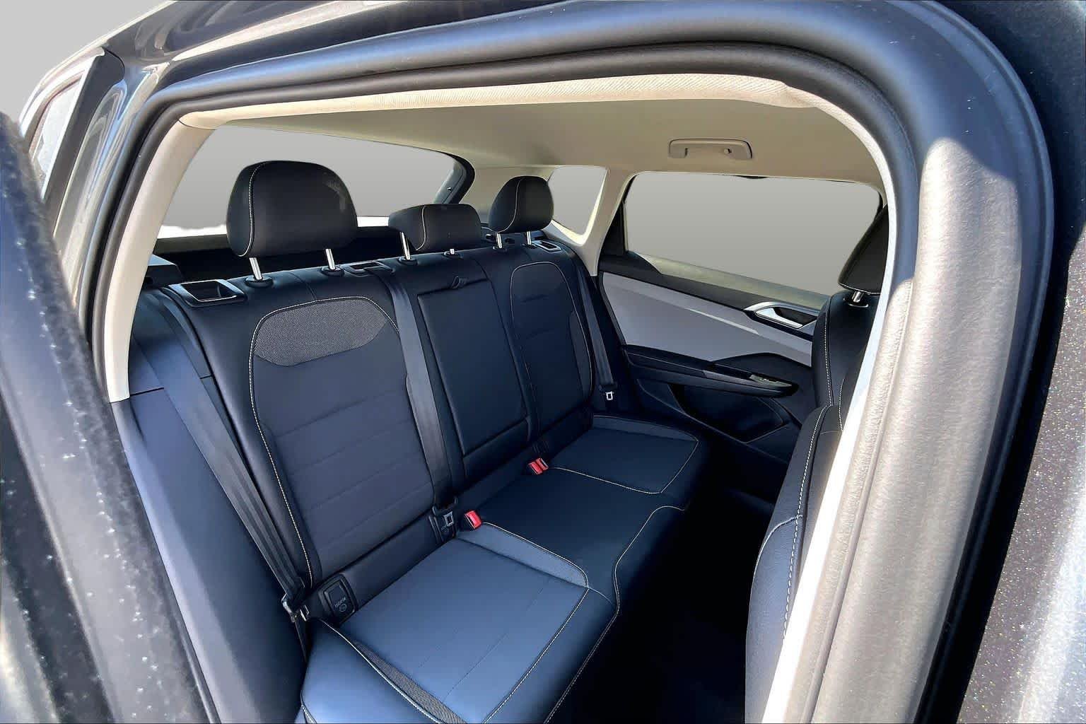 Used 2024 Platinum Gray Metallic Volkswagen SE image 20