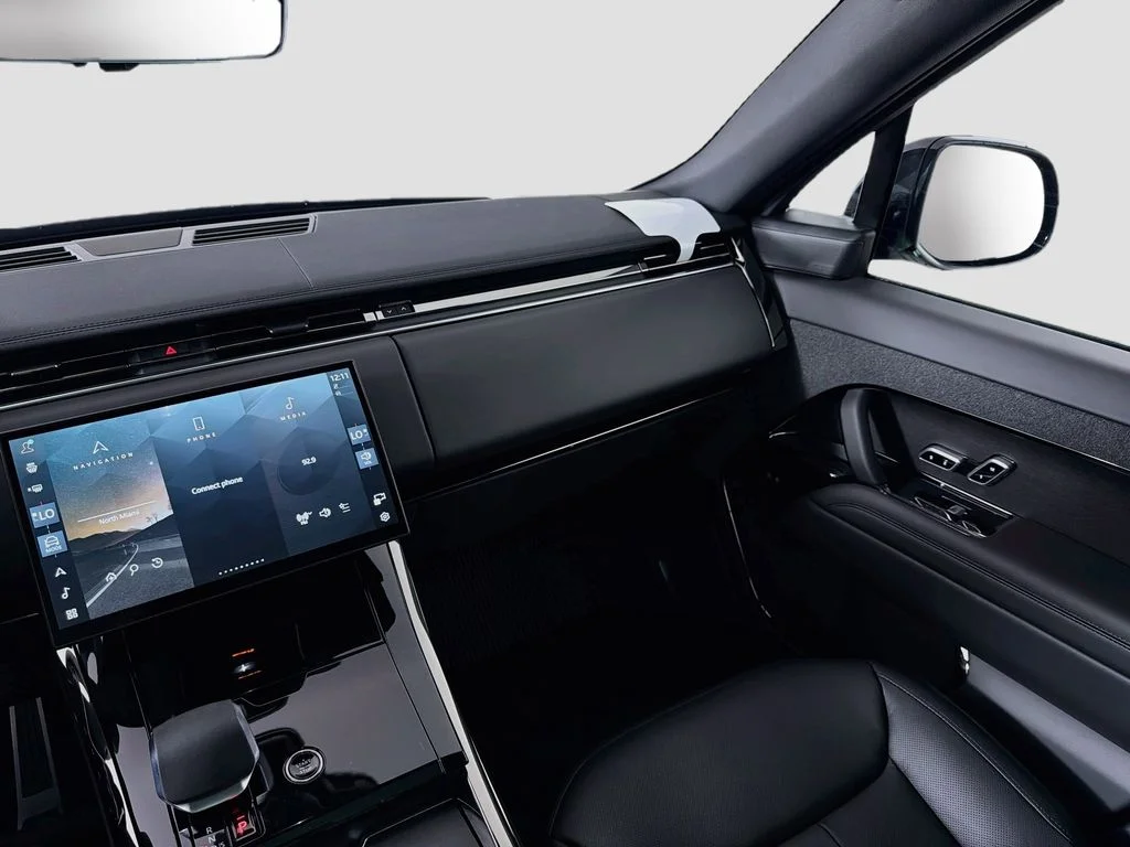 New 2026 Santorini Black Land Rover Dynamic SE image 25