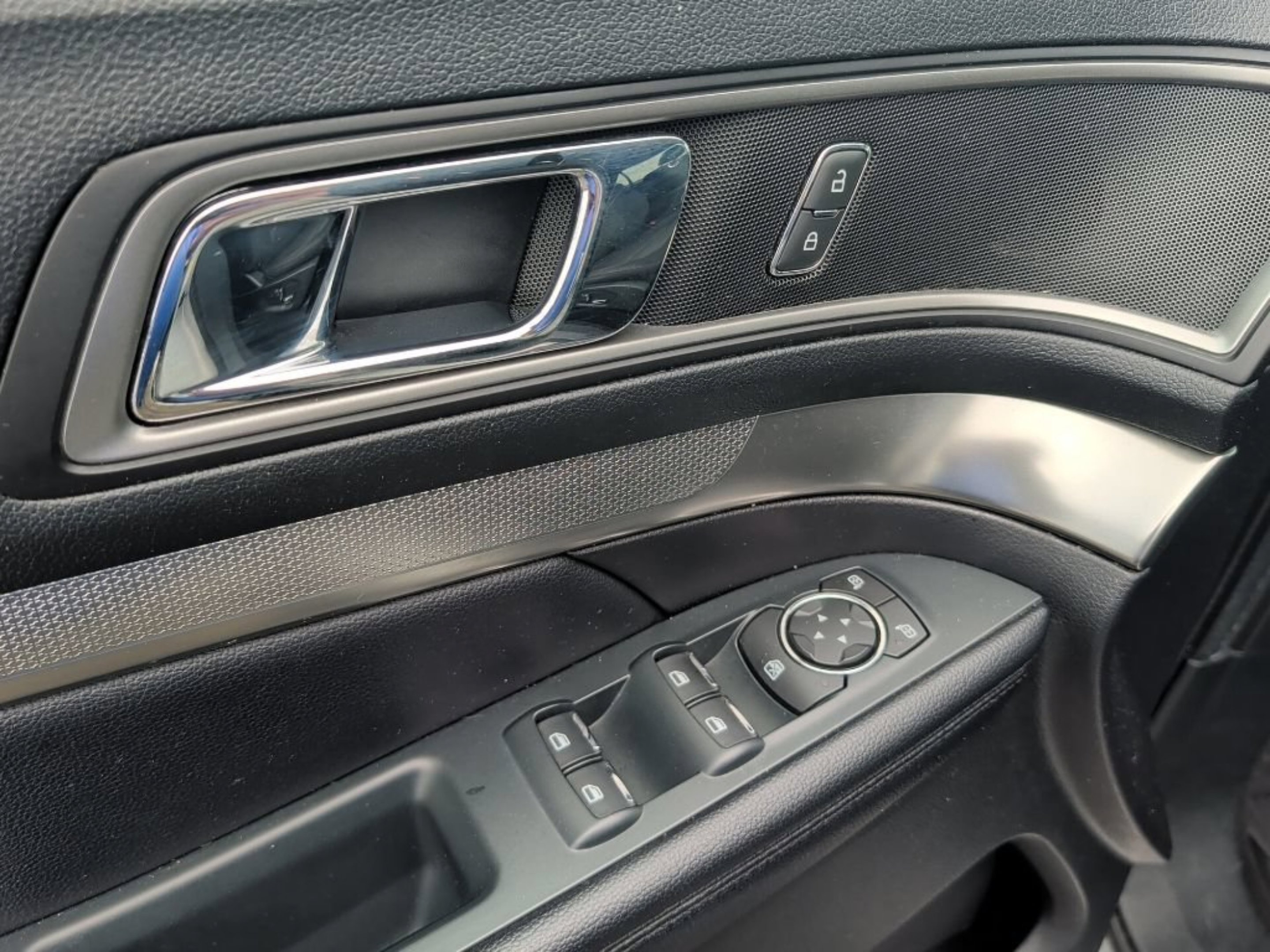 Used 2018 Ingot Silver Ford XLT image 15