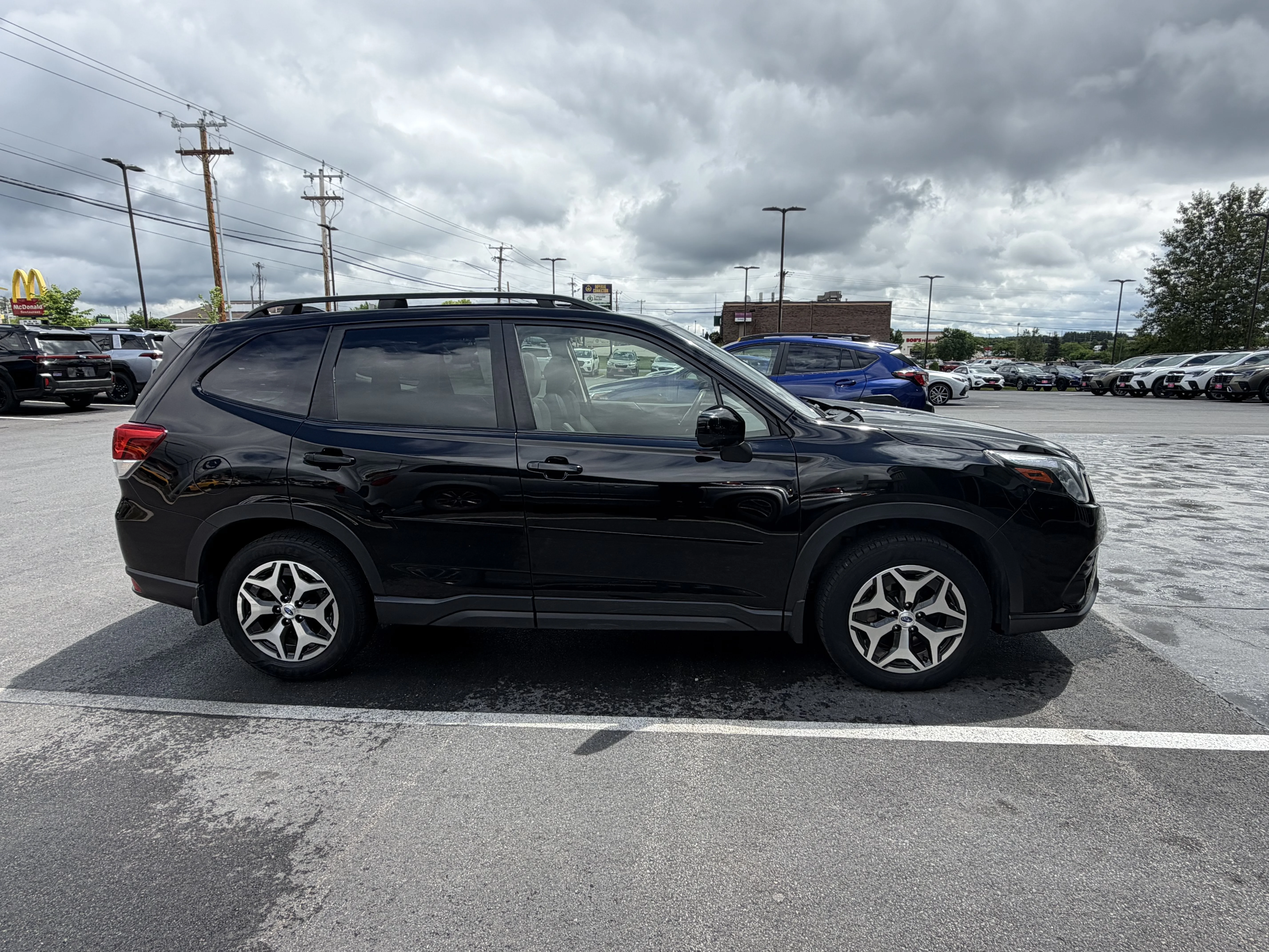 Used 2023 Crystal Black Silica Subaru Premium image 6
