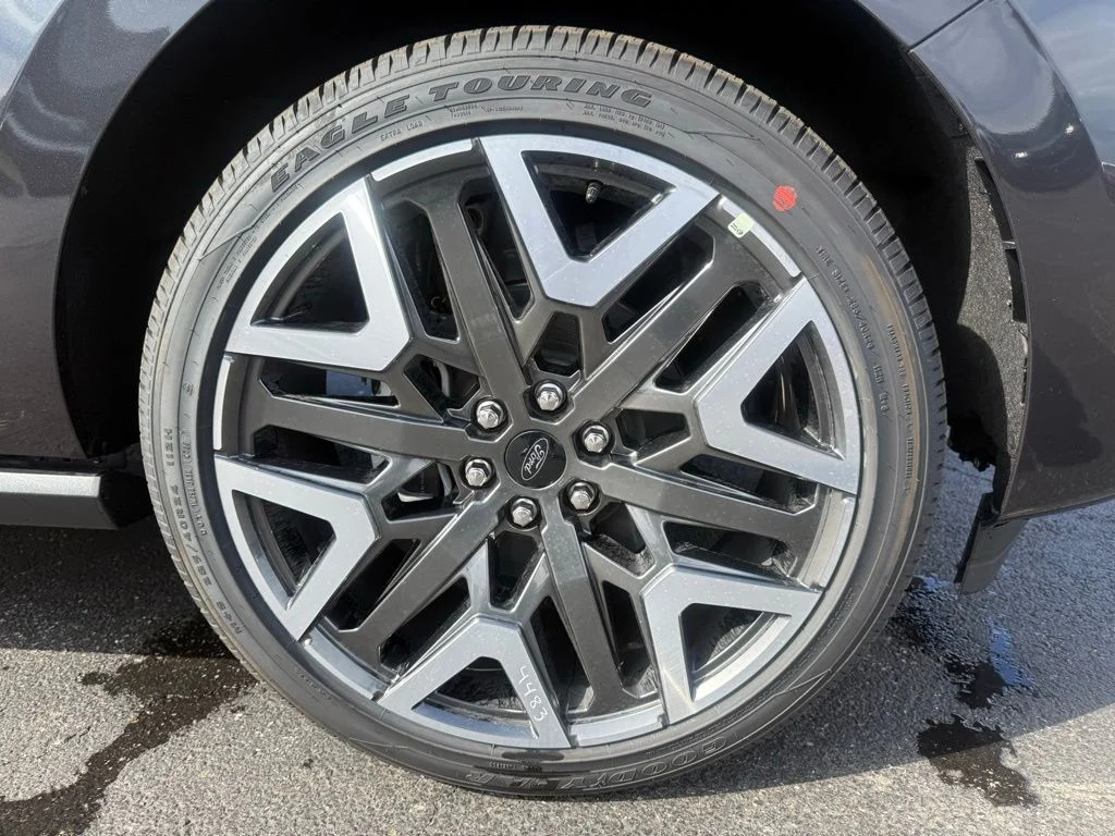 New 2026 Dark Matter Gray Metallic Ford MAX Platinum® image 67