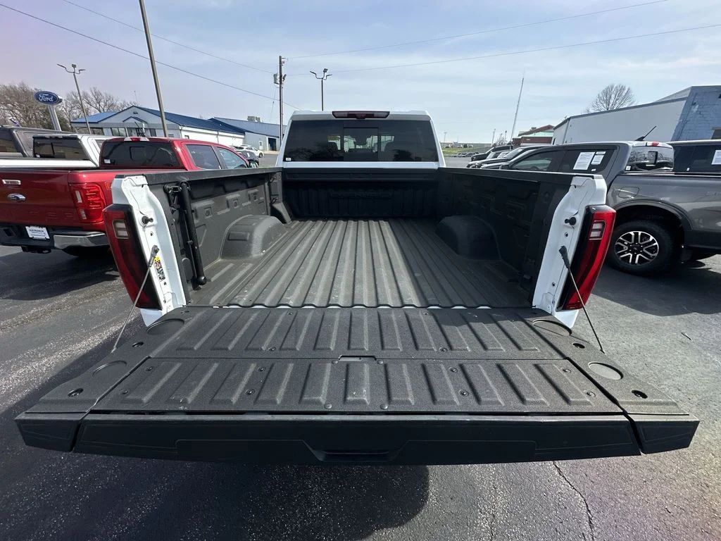 Used 2024 White GMC Denali image 23