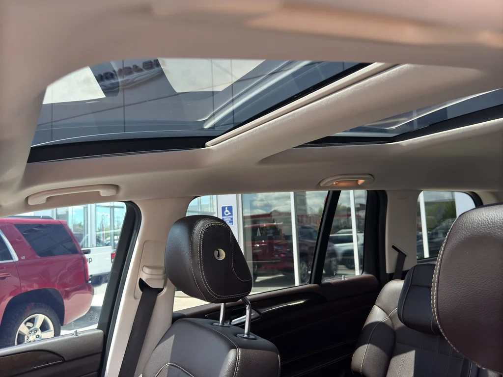 Used 2019 Black Mercedes-Benz 450 4MATIC® image 36