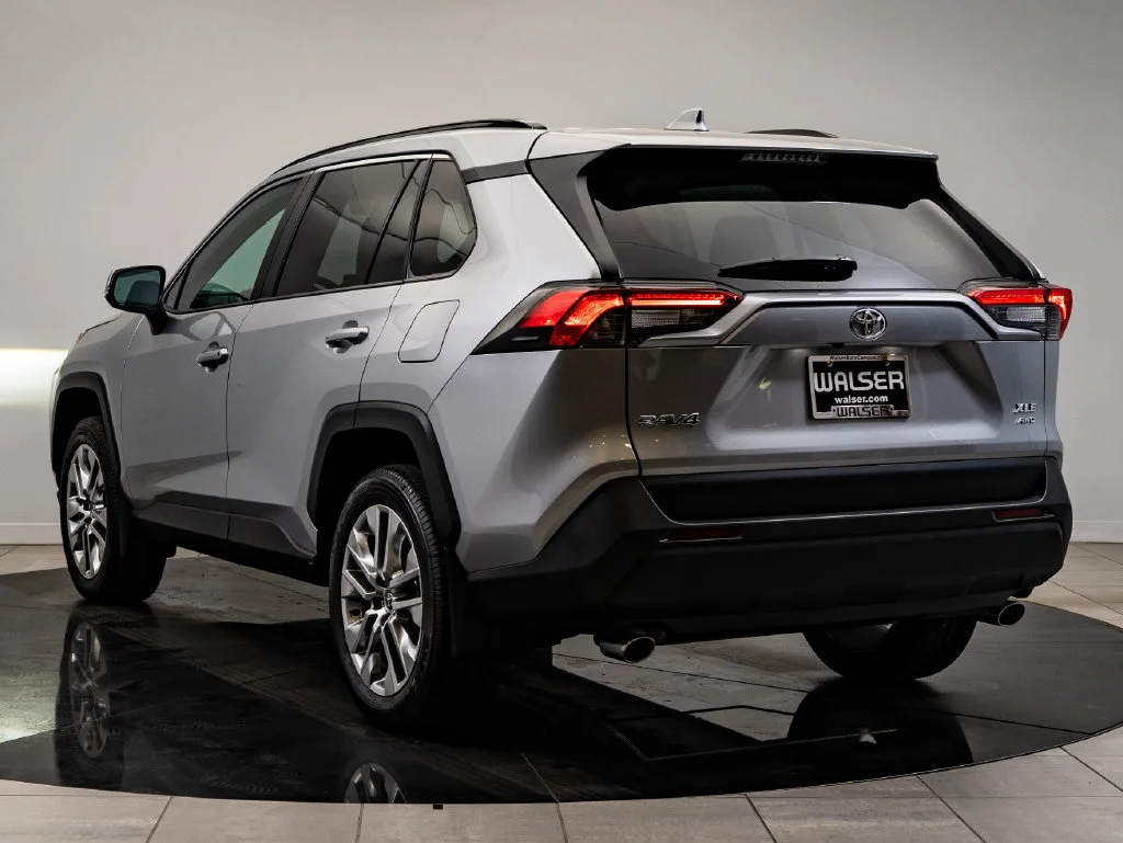 Used 2025 Silver Sky Metallic Toyota XLE Premium image 6