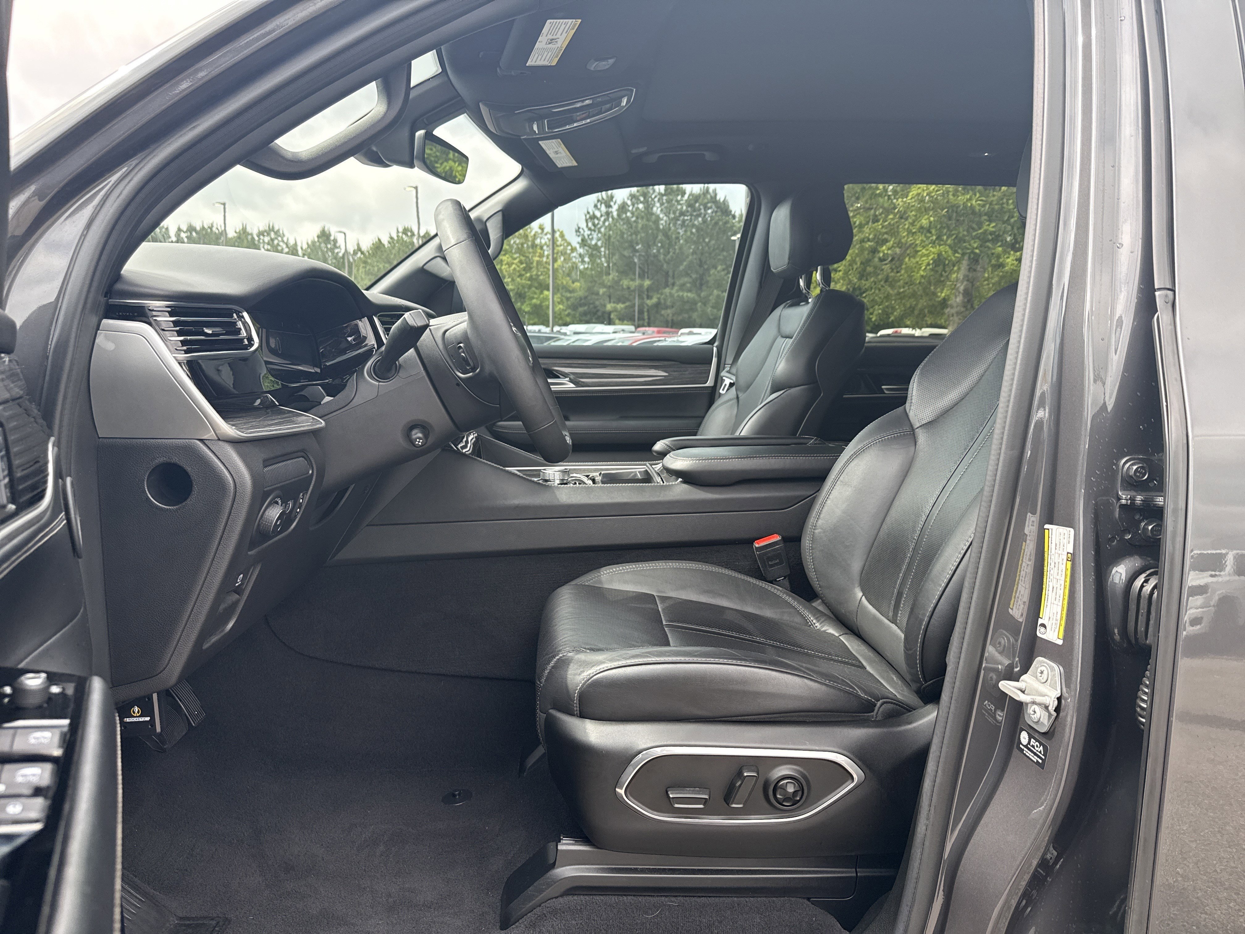 Used 2022 Baltic Gray Metallic Clearcoat Jeep Series II image 9
