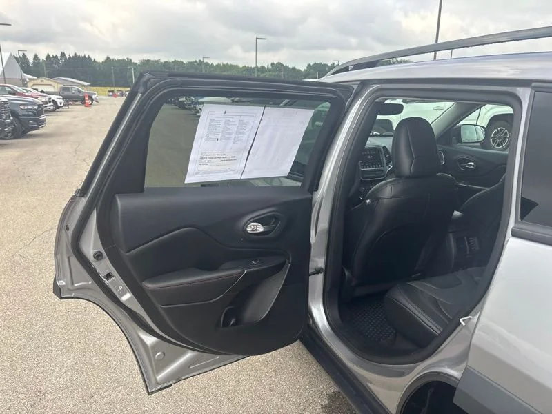 Used 2022 Silver Jeep Trailhawk image 15