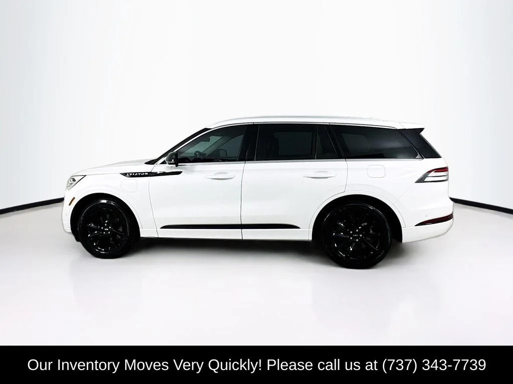 Used 2020 White Metallic Lincoln Grand Touring image 4