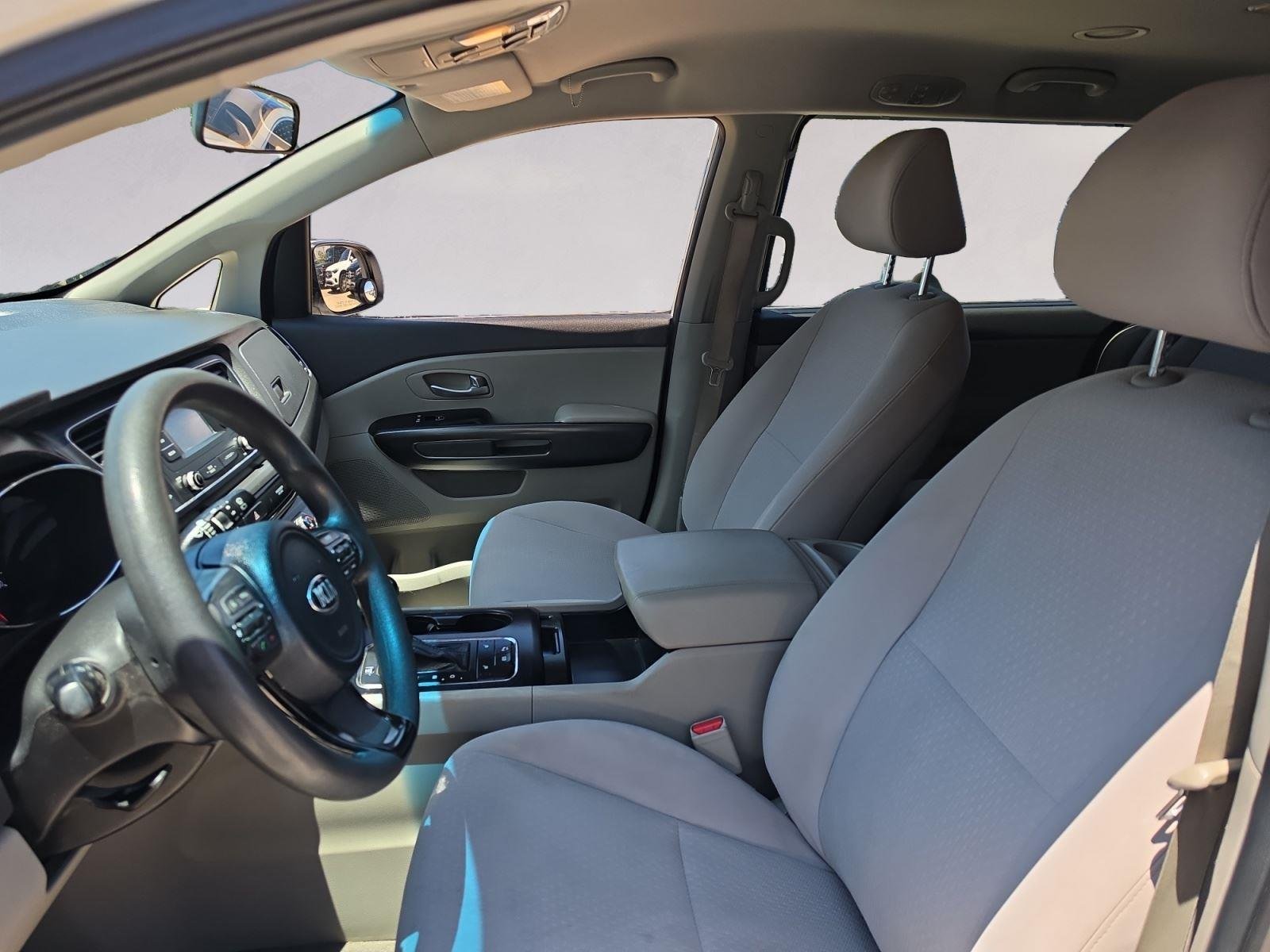 2016 Kia Sedona LX - Photo 9