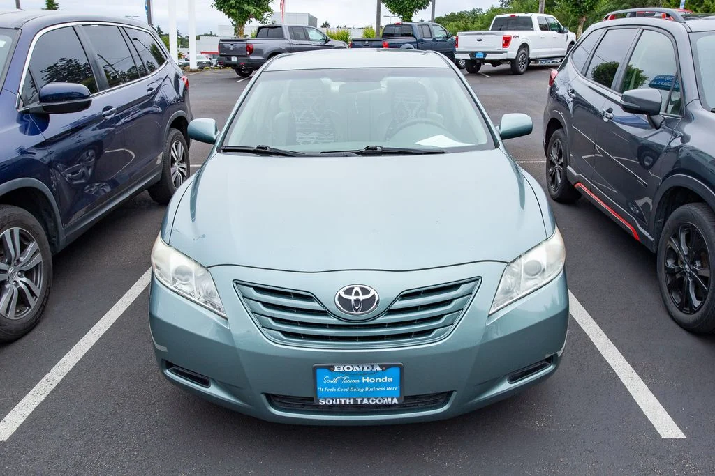 Used 2008 Aloe Green Metallic Toyota LE image 2