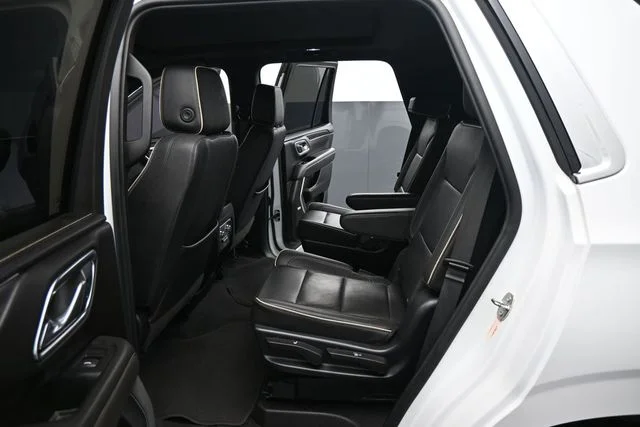 Used 2023 White GMC SLT image 17