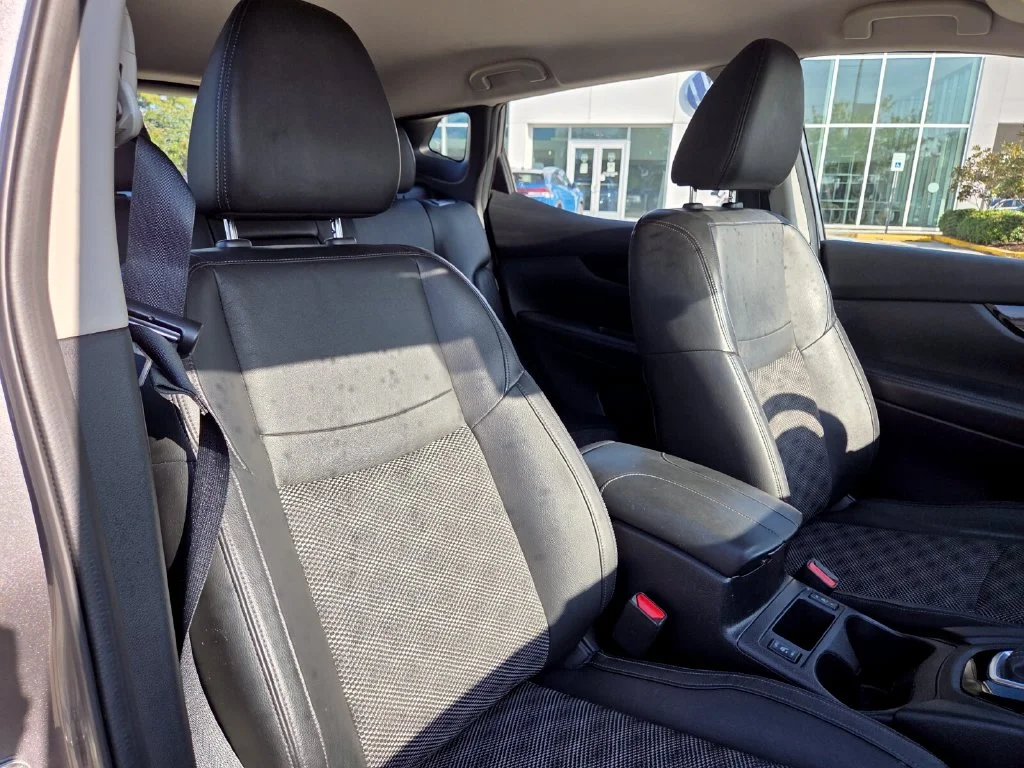 Used 2021 Gray Nissan SV image 29