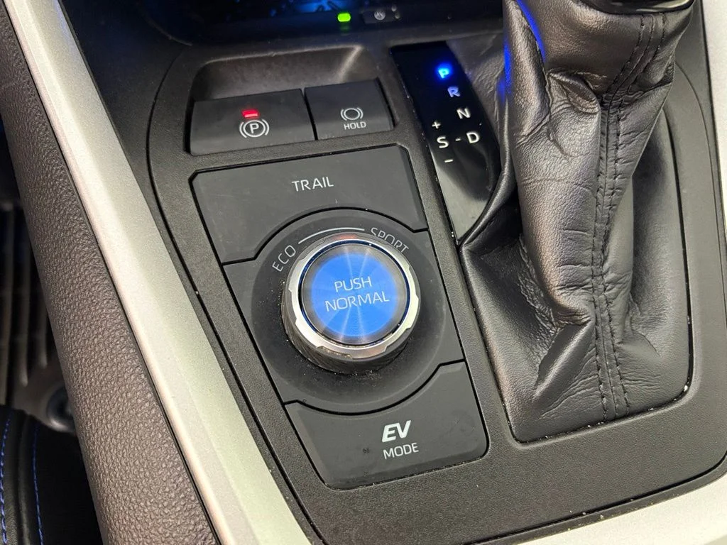 Used 2022 White Toyota XSE image 38