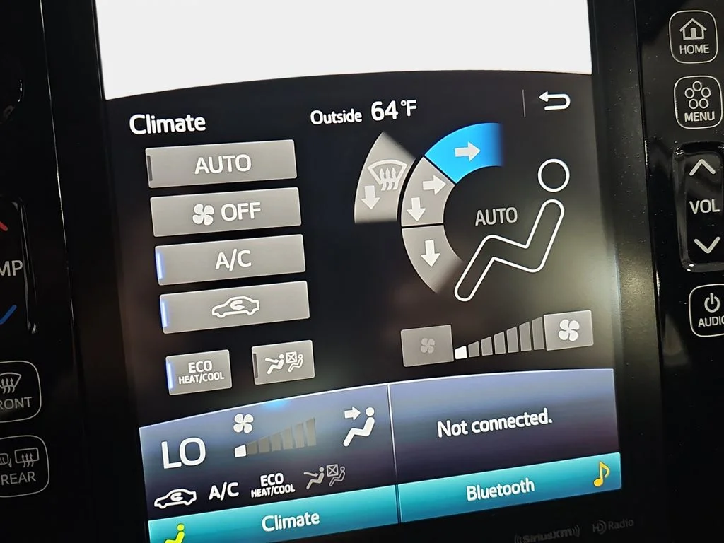 Used 2020 Silver Toyota XLE image 26