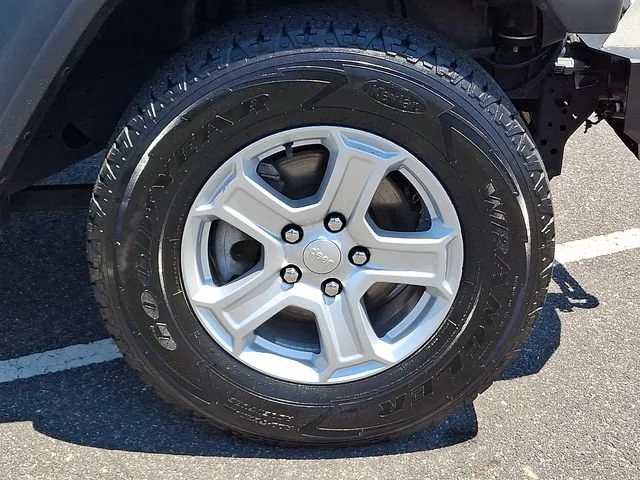 Used 2020 Teal Jeep Sport S 4x4 image 9