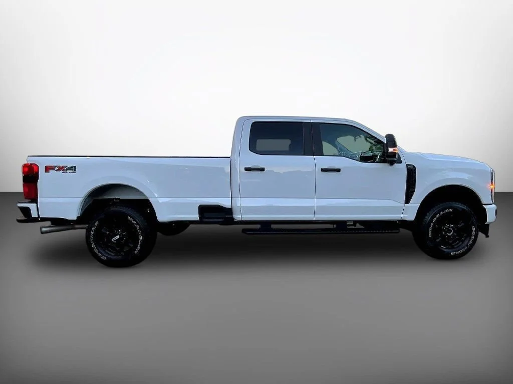 Used 2024 Oxford White Ford XL image 8