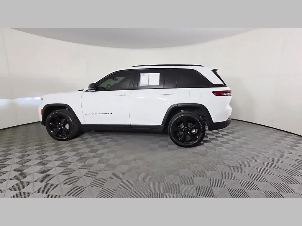Used 2025 Bright White Clearcoat Jeep Limited image 45