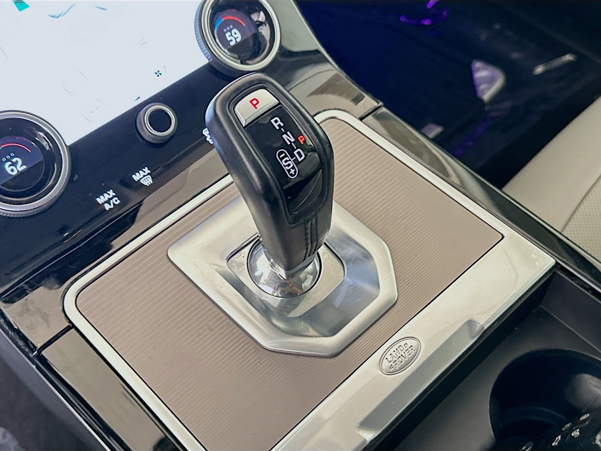 Used 2020 White Land Rover SE image 21