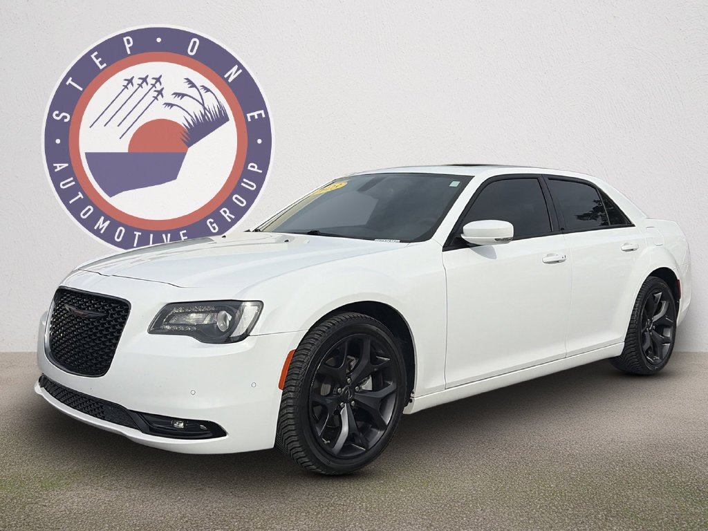Used 2023 White Chrysler S image 2