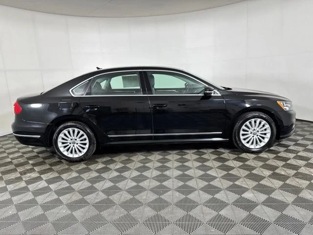 Used 2016 Black Uni Volkswagen 1.8T SE image 2