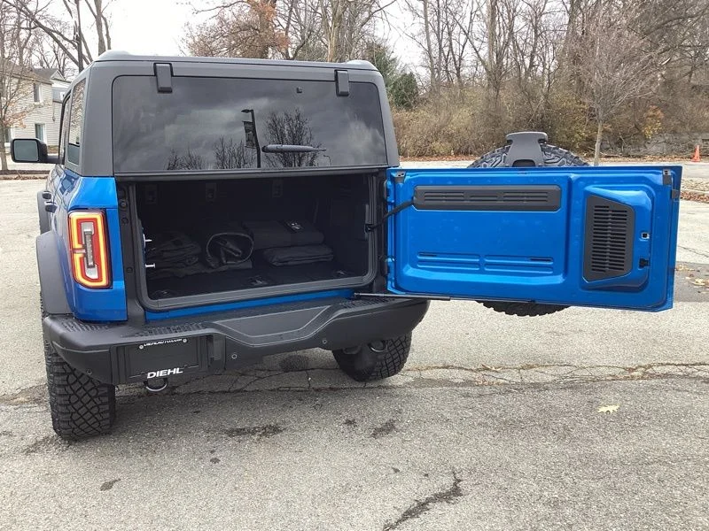 New 2025 Velocity Blue Metallic Ford Badlands® image 10