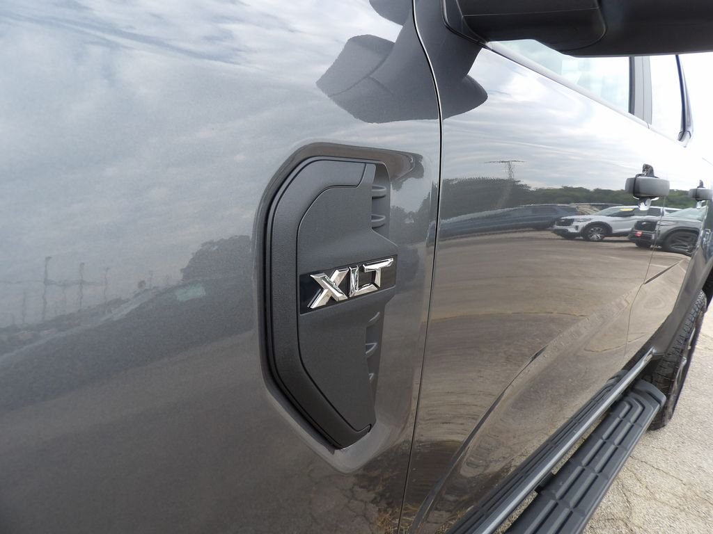 New 2026 Carbonized Gray Metallic Ford XLT image 15