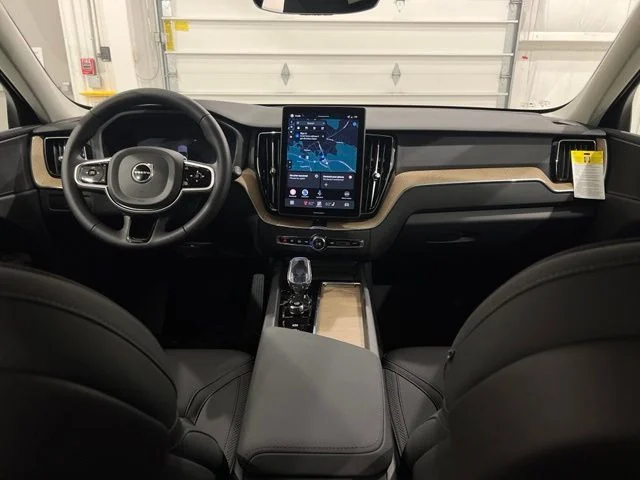 New 2026 Aurora Silver Volvo Plus image 11