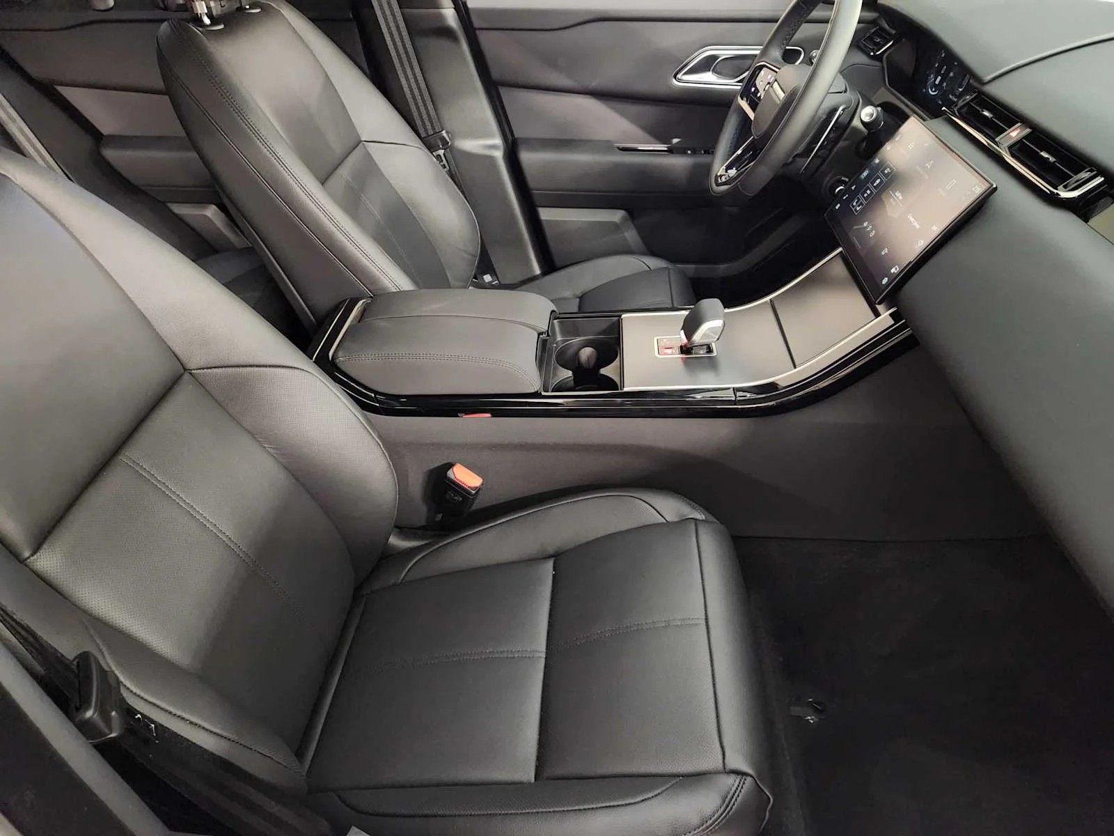 New 2026 Fuji White Land Rover S - P250 image 4