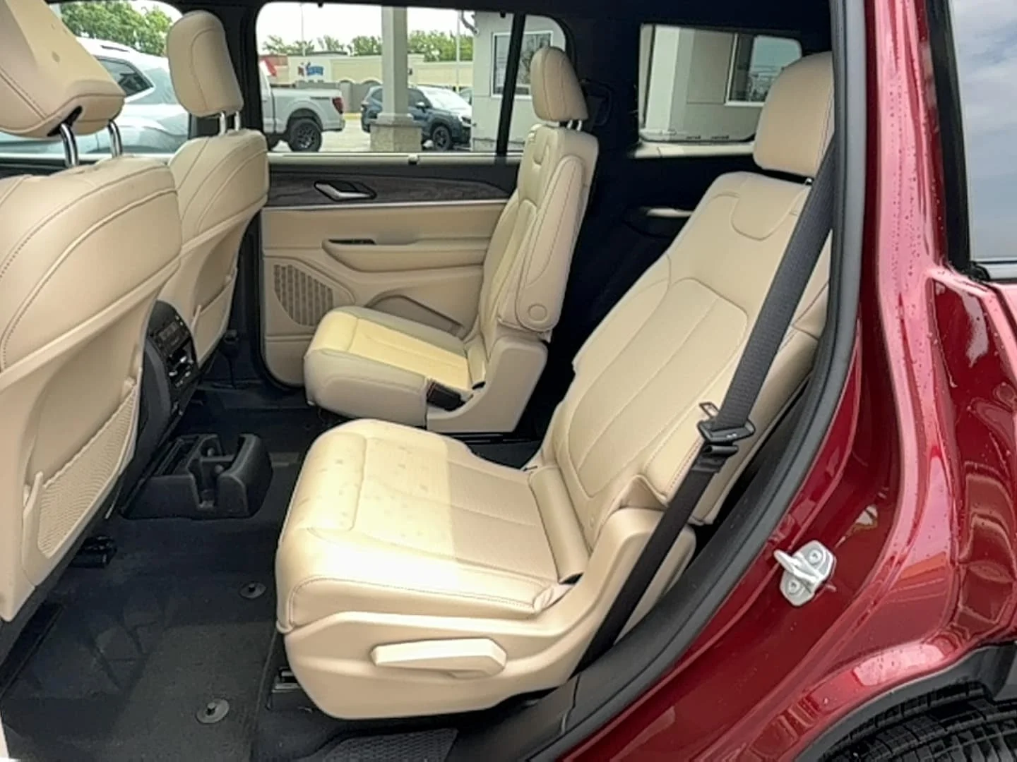 Used 2024 Velvet Red Pearlcoat Jeep Limited image 17