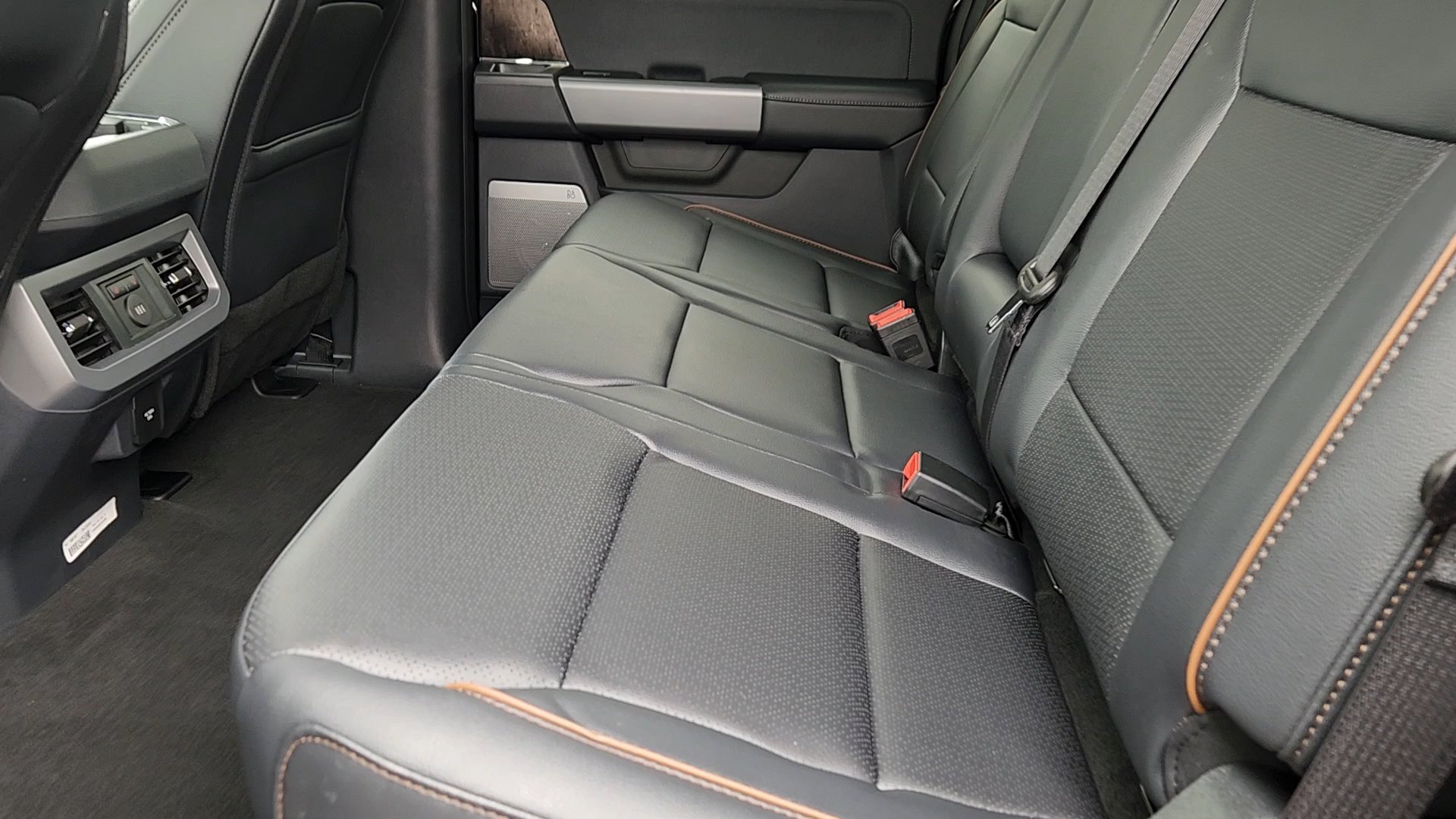 New 2026 Agate Black Metallic Ford LARIAT image 25