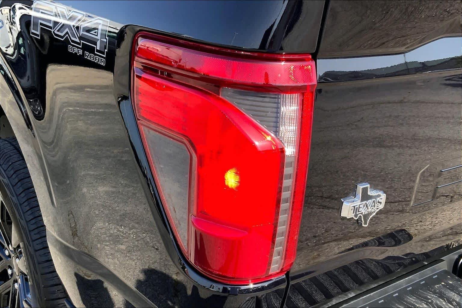 Used 2025 Agate Black Metallic Ford XLT image 24