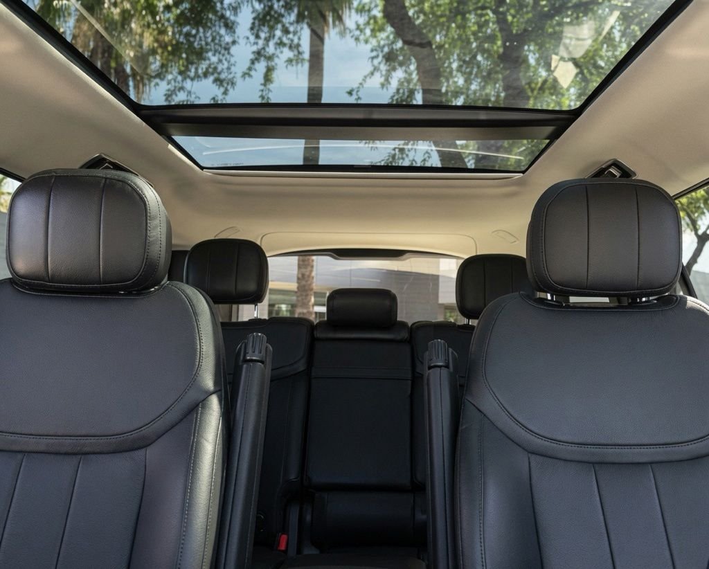 Certified Used 2023 White Land Rover SE image 16