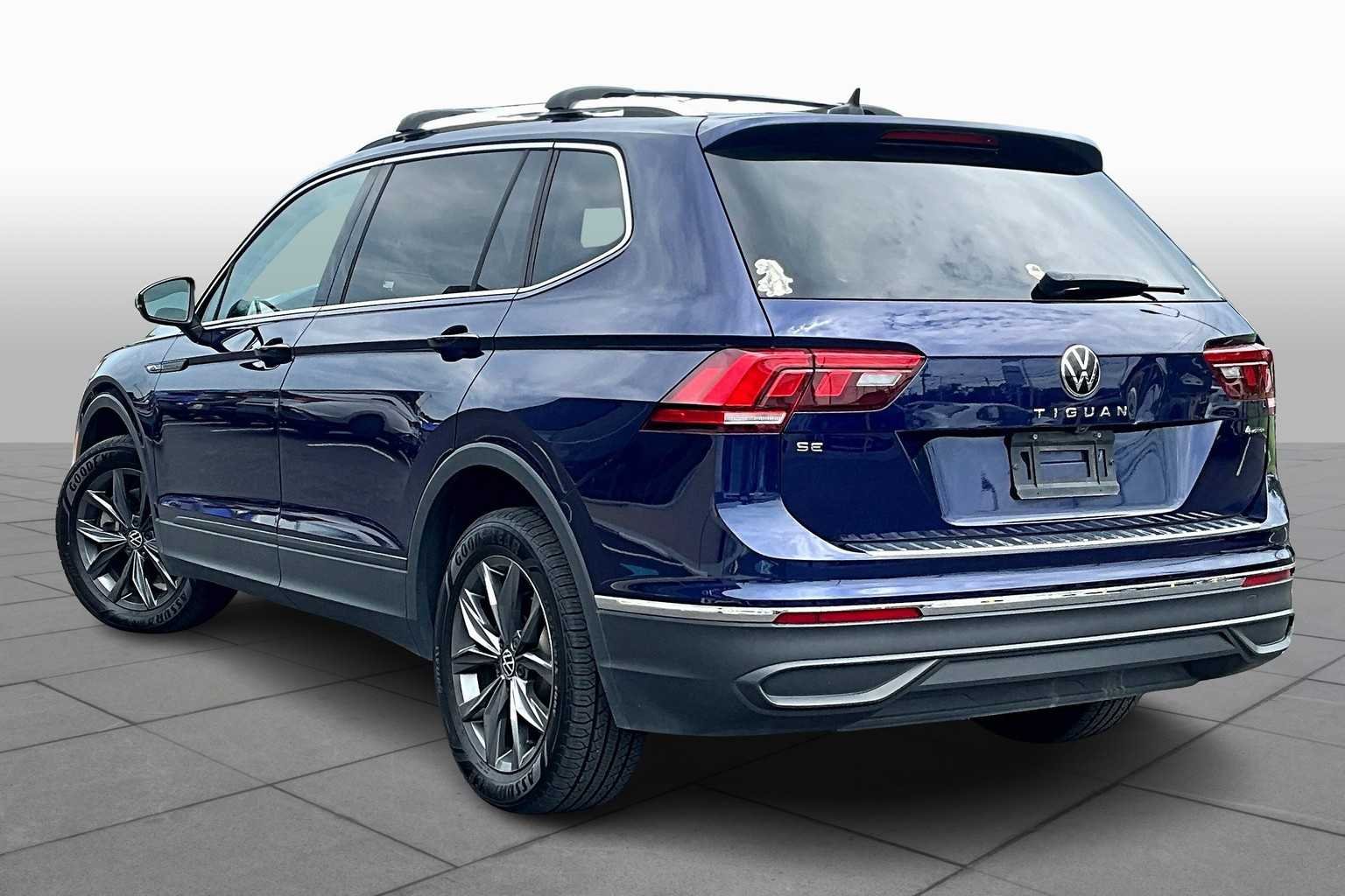Used 2022 Atlantic Blue Metallic Volkswagen SE image 12