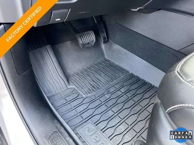 Used 2025 Silver Jeep Limited image 29