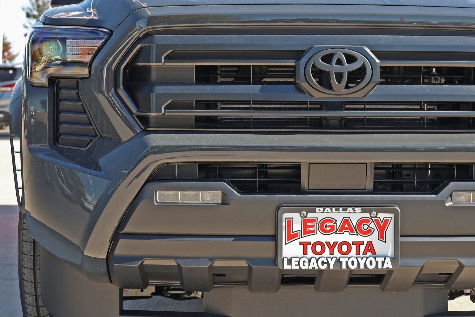2025 Toyota Tacoma SR5 - Photo 11