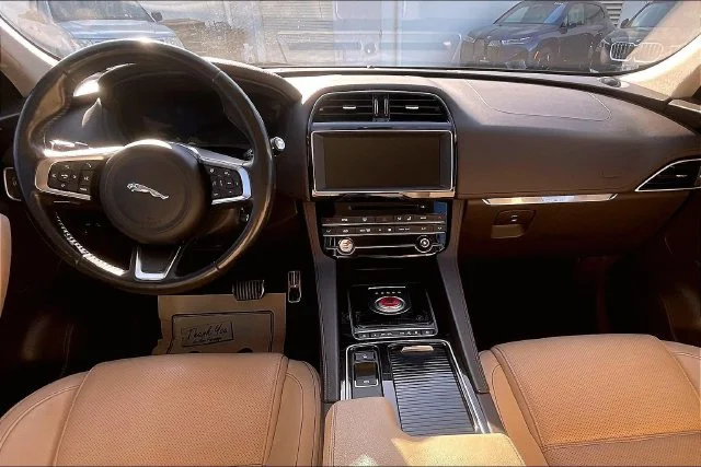 Used 2019 Blue Jaguar 25t Prestige image 12