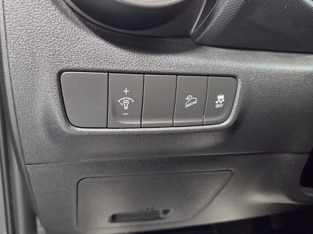Used 2021 Silver Hyundai SEL Plus image 28