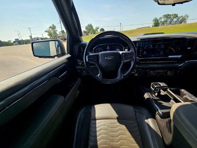 Used 2025 Black Chevrolet ZR2 image 13