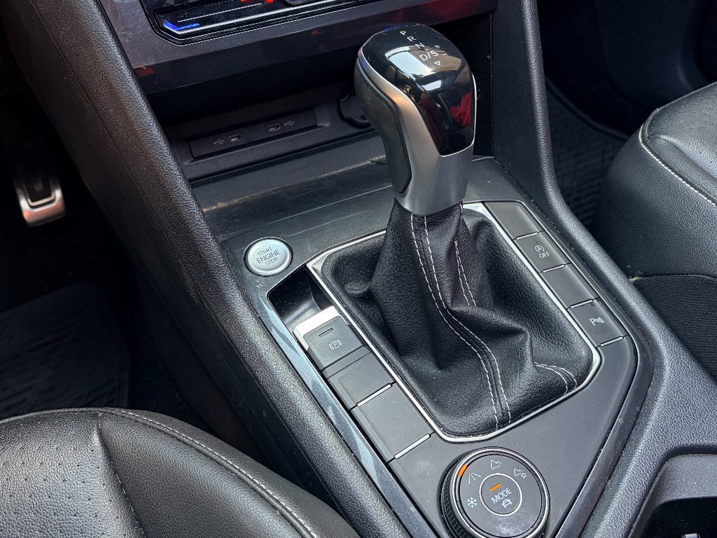 Used 2022 Platinum Gray Metallic Volkswagen SE R-Line Black image 19