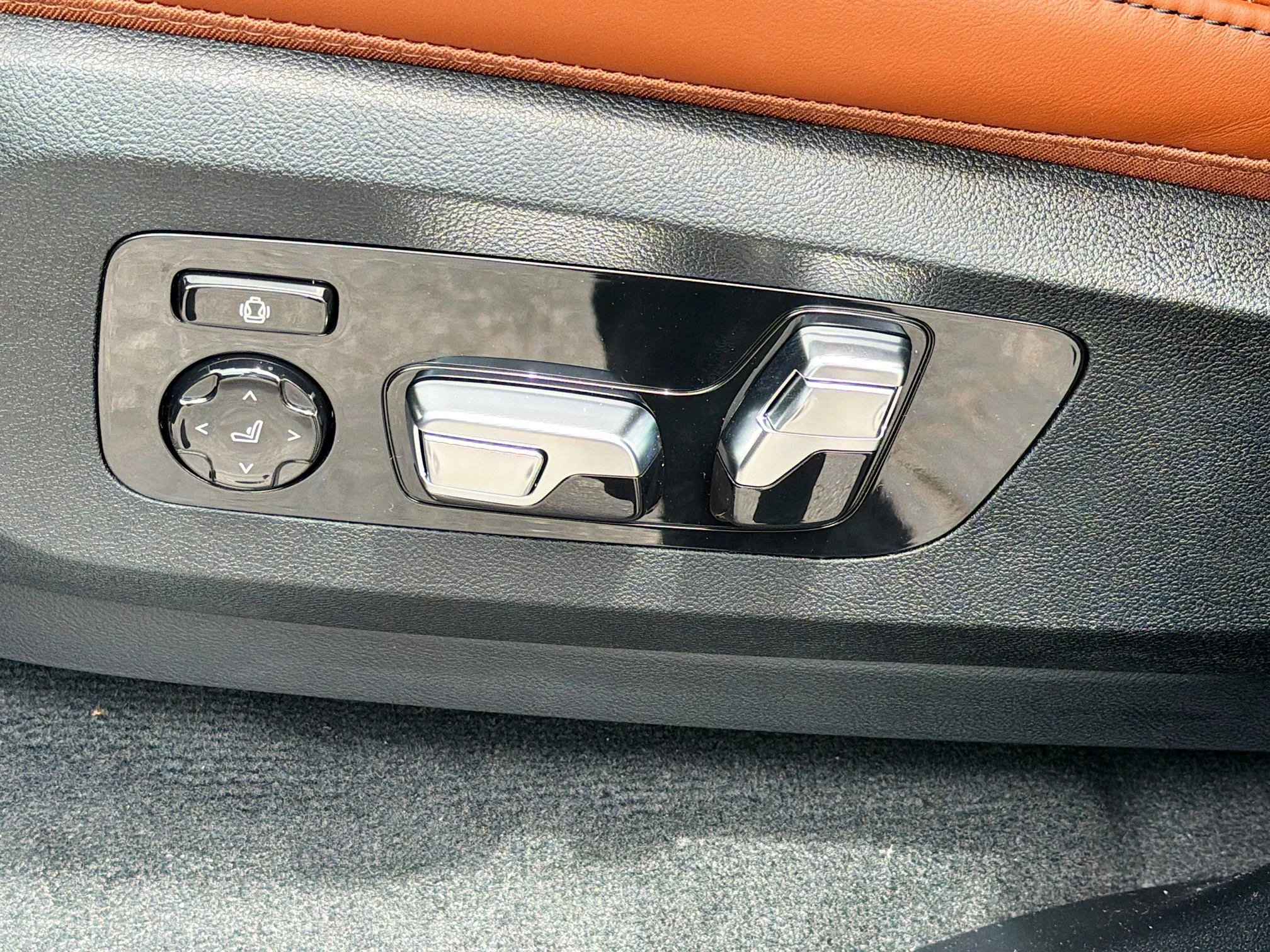 New 2026 Black Sapphire Metallic BMW M60i image 24